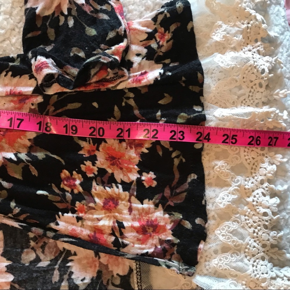 🔴4 for 25🔴 Floral & Lace Small Soft Open Cardigan - Picture 5 of 6